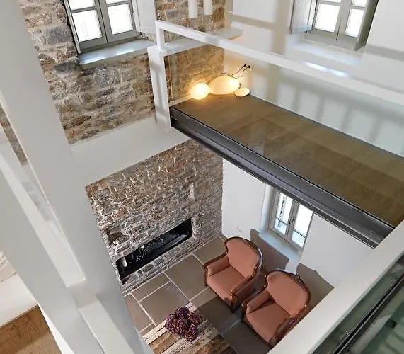 Themonies Luxury Folégandros