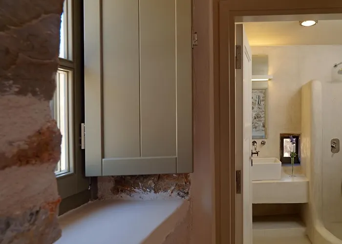 Themonies Luxury 3* Folégandros