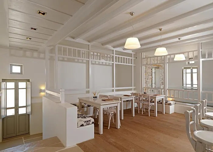 호텔 Themonies Luxury Folégandros