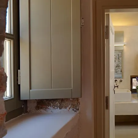 Themonies Luxury 3* Folégandros