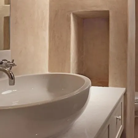 Themonies Luxury 호텔 Folégandros